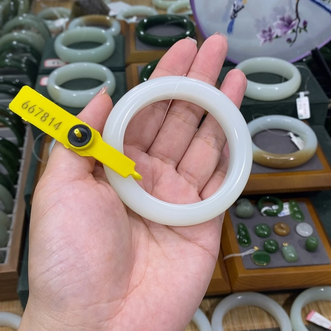 和田玉未镶嵌手镯x****x