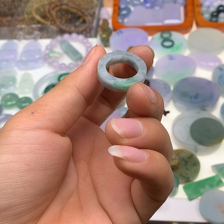 定制翡翠未镶嵌戒指一个