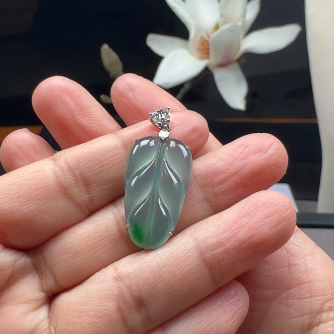 翡翠18K金镶嵌颈饰