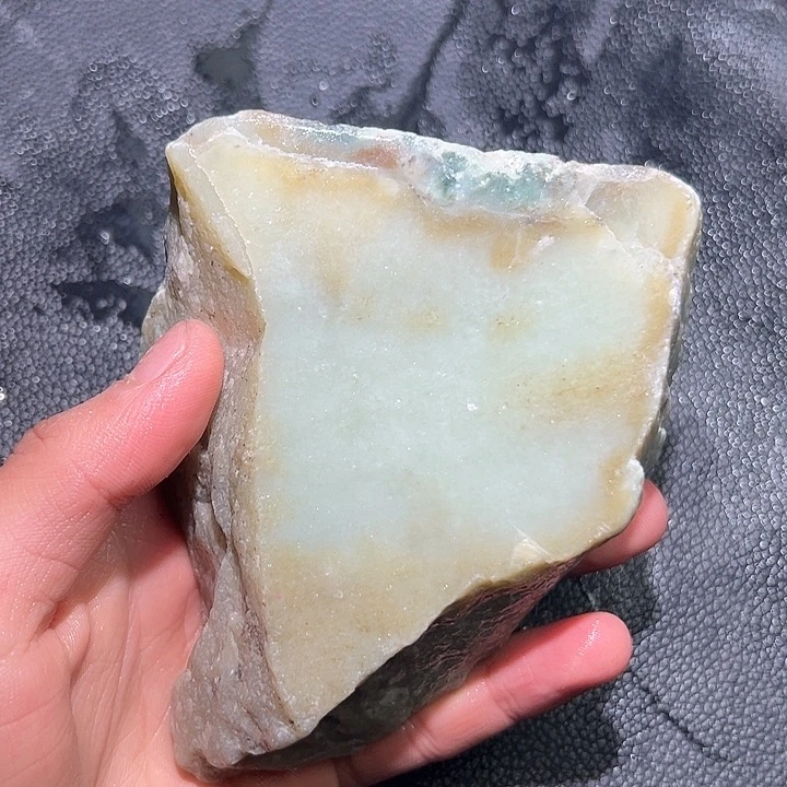 和田玉（糖玉）未镶嵌珠宝奇石