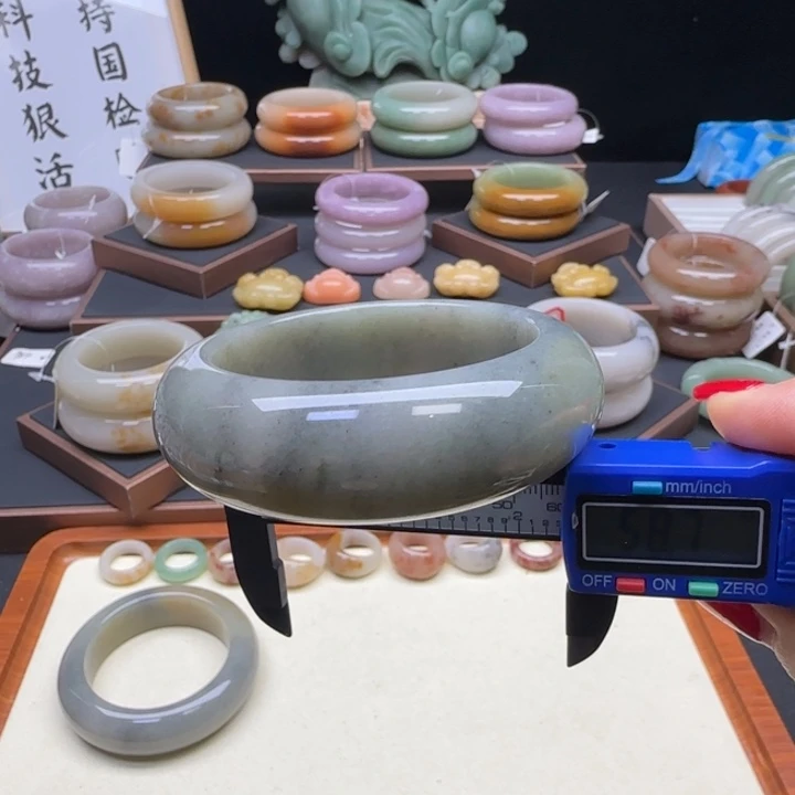 石英岩玉未镶嵌手镯不退不换