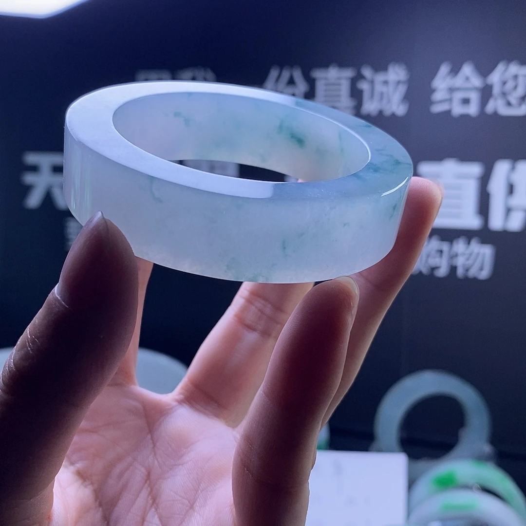夏***n未镶嵌毛胚定制翡翠发一个