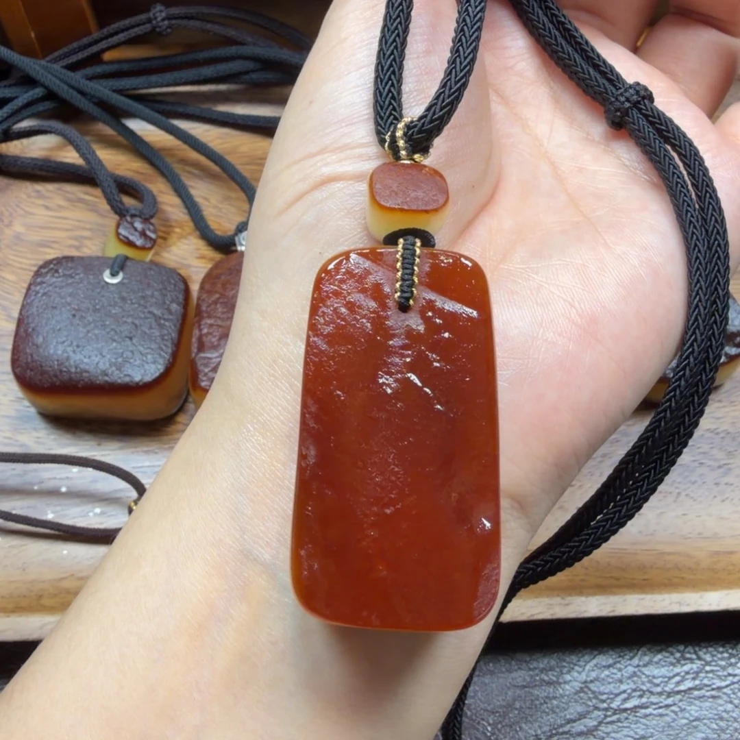 琥珀未镶嵌吊坠(赠链)