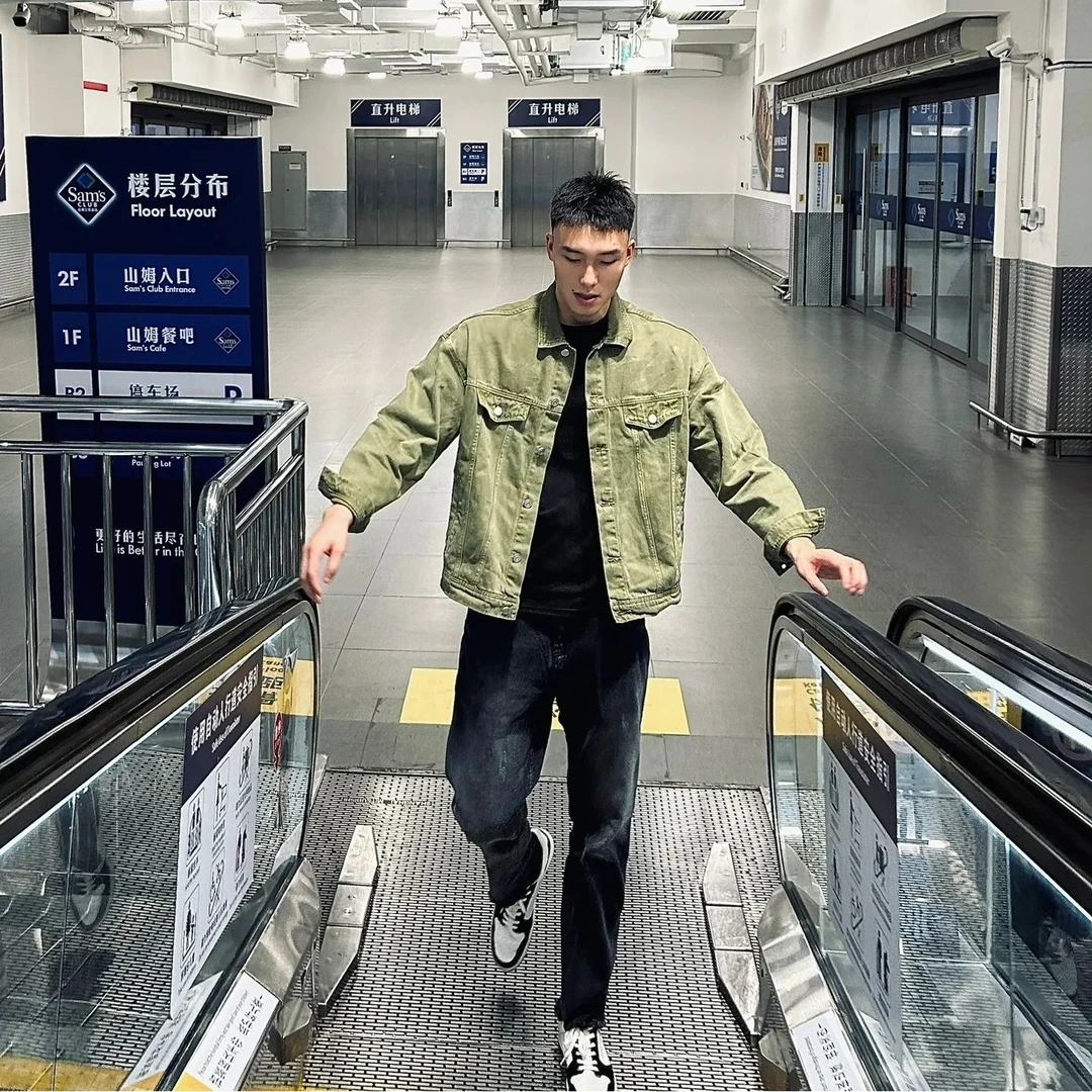 99新 MONCLER 蒙口绿色灯芯绒长袖衬衫外套 袖标Logo L码