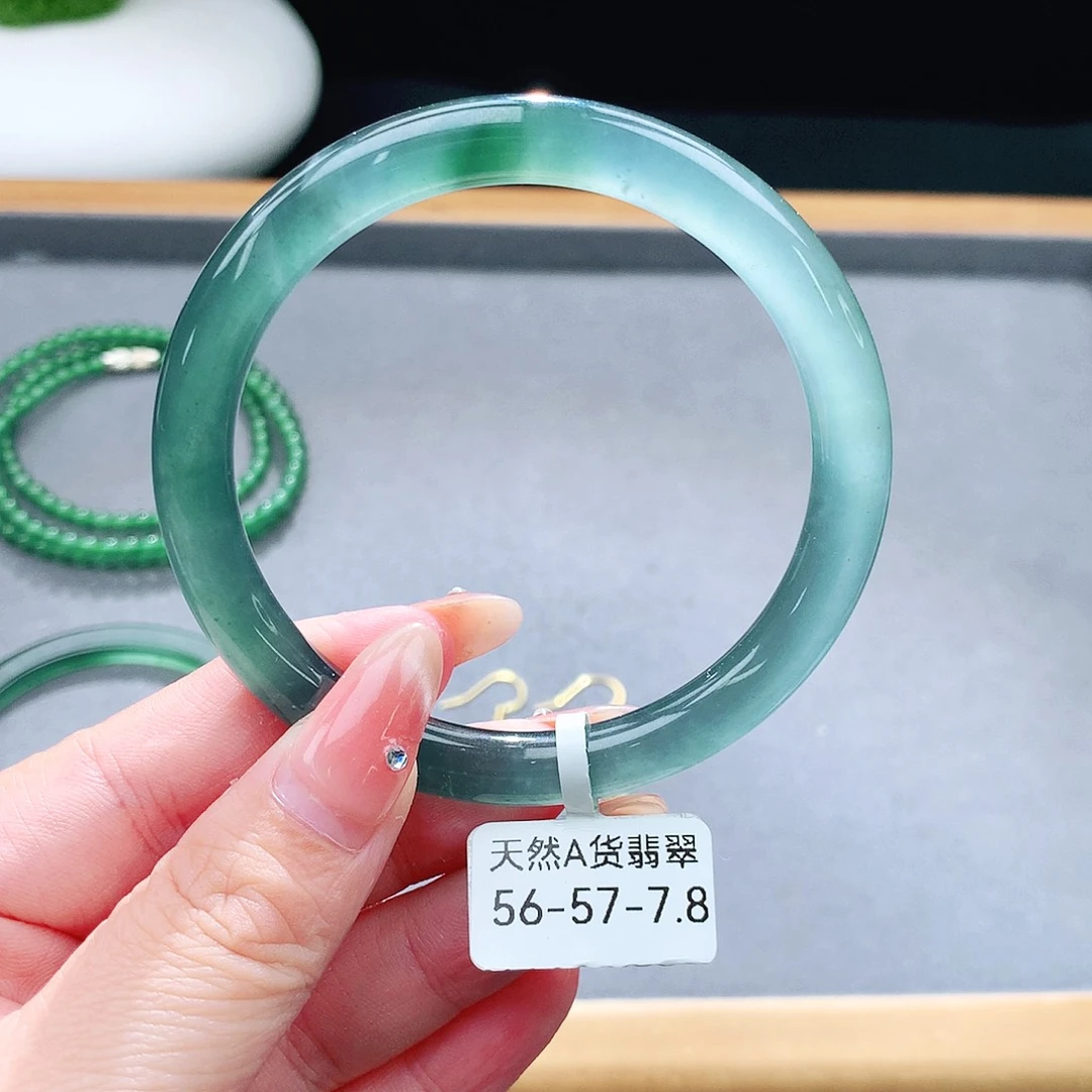 未镶嵌手镯（圆镯）翡翠