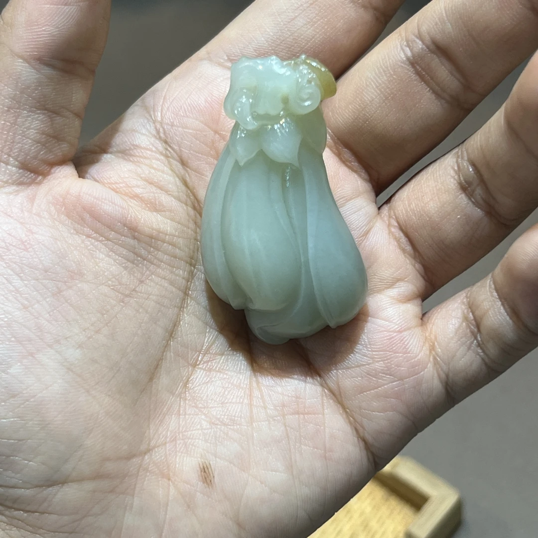 和田玉青黄口兰花吊坠