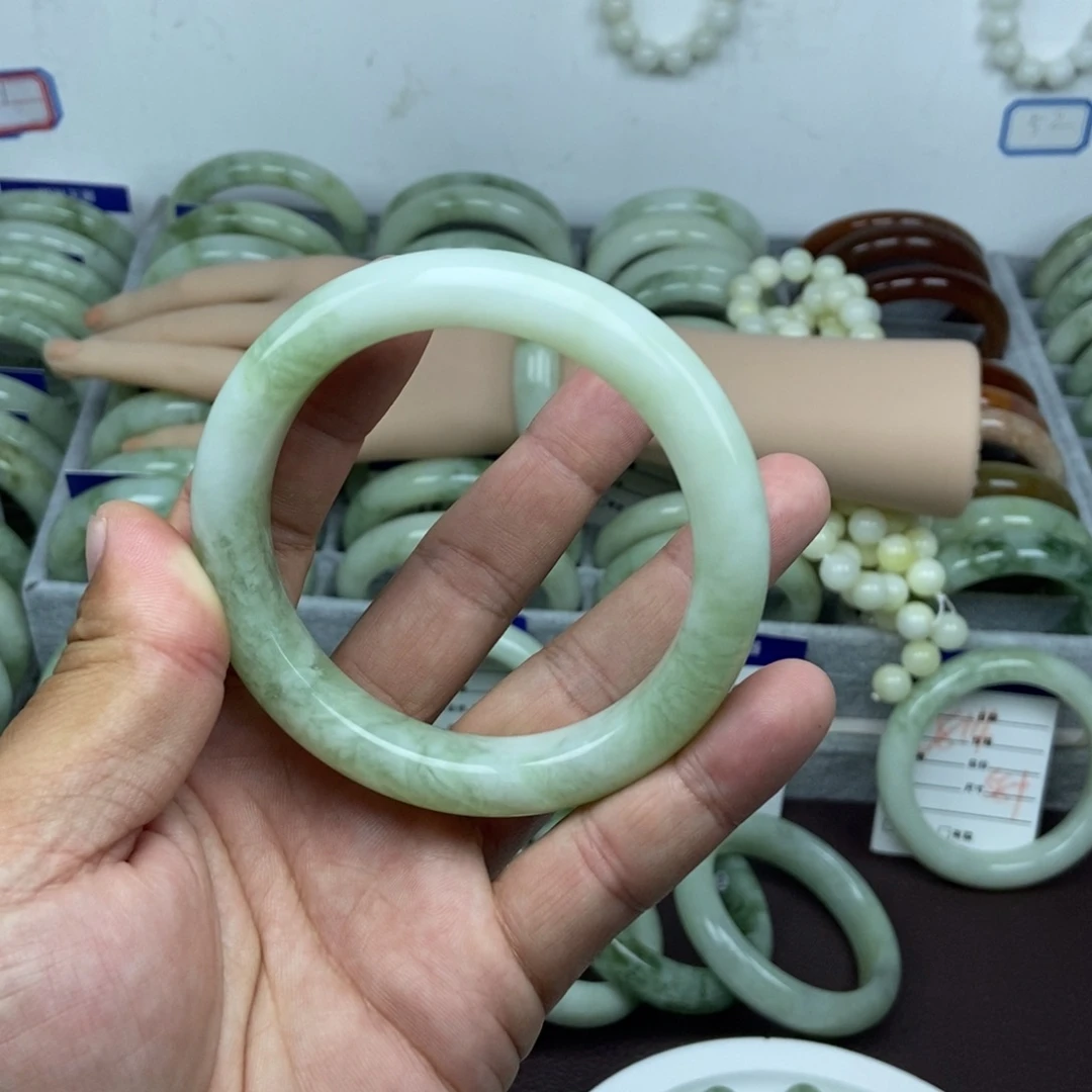 飞***猫蛇纹石玉未镶嵌手镯