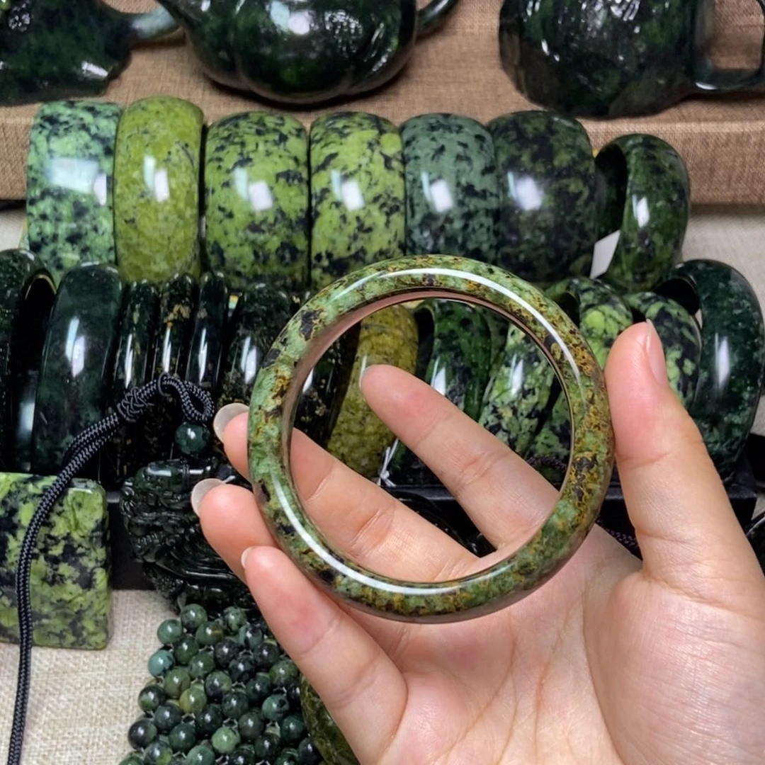 蛇纹石玉未镶嵌颈饰M*M微瑕