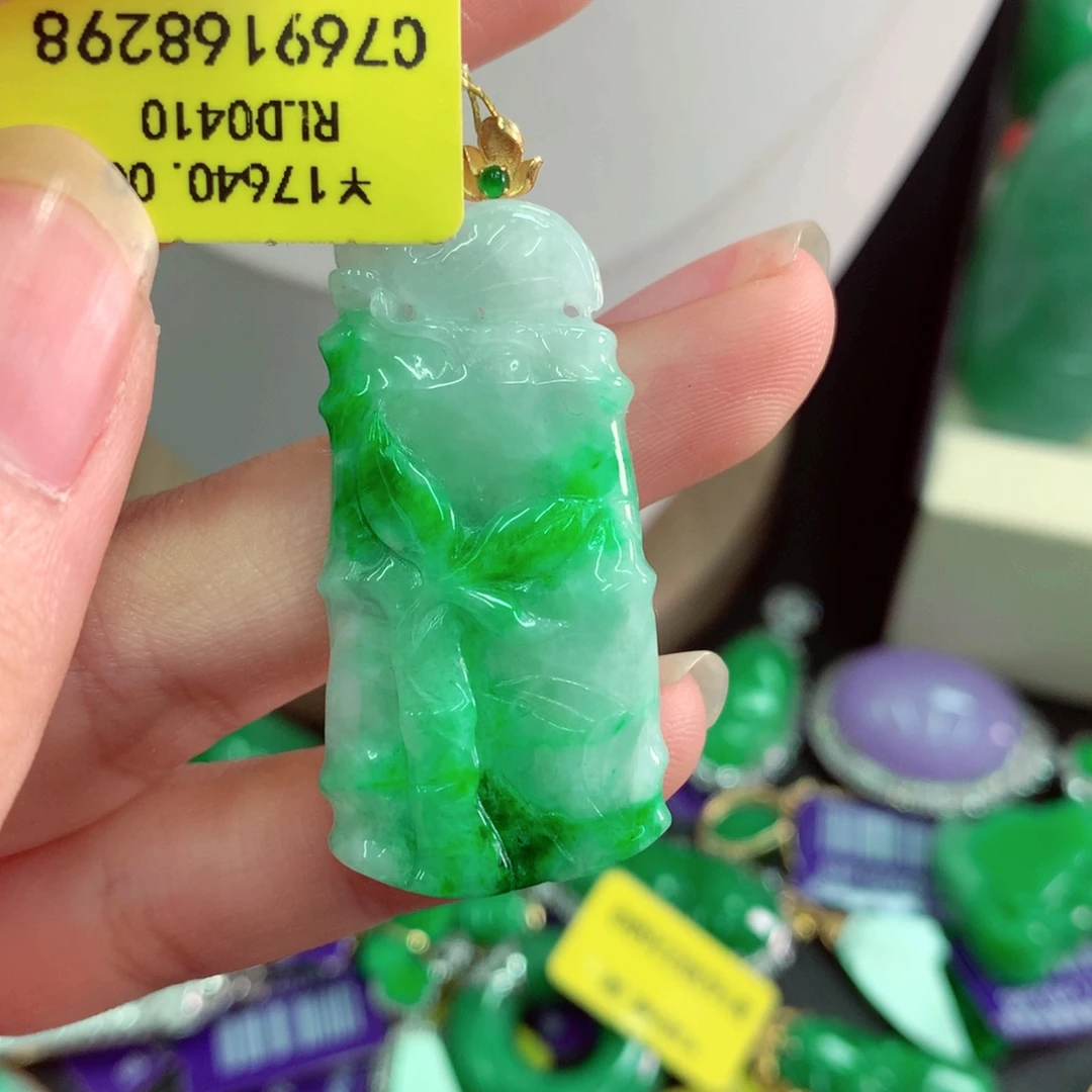 吊坠(不含链)18K金镶嵌翡翠