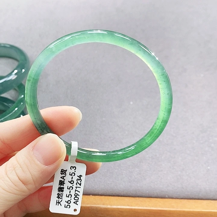 翡翠未镶嵌手镯（圆镯）