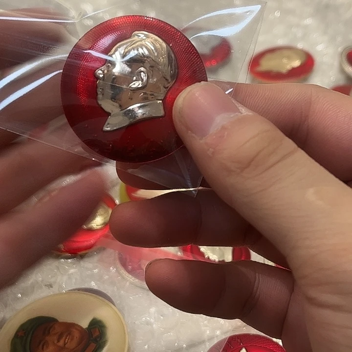 沙***像章一一一一一一一高贵轻