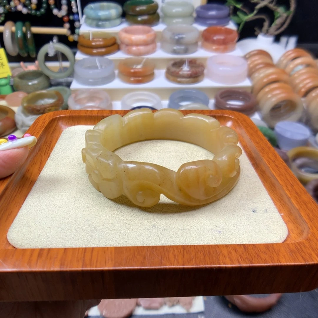石英质玉未镶嵌手镯梦***牛