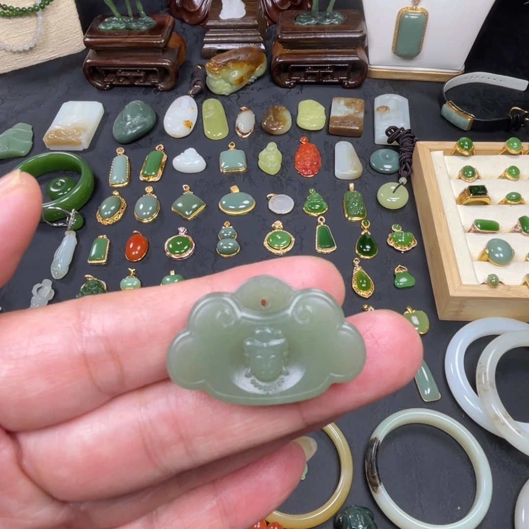 和田玉未镶嵌颈饰