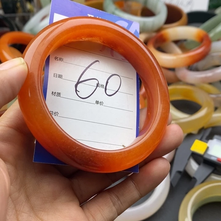 未镶嵌手镯石英质玉