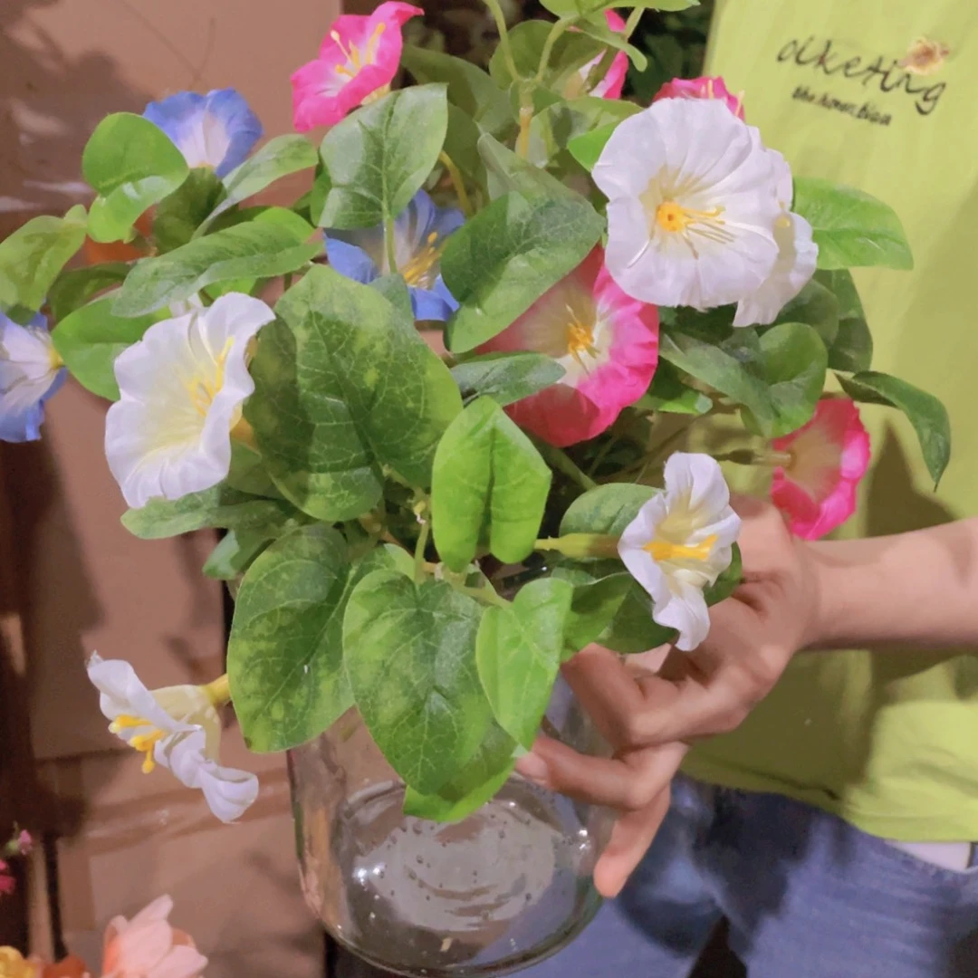 陶瓷花瓶，仿真绿植。