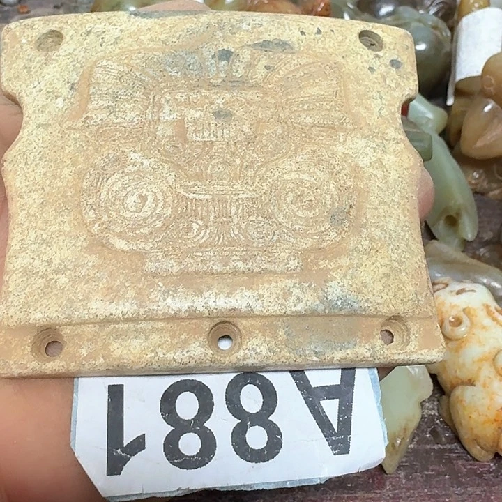 蛇纹石玉颈饰未镶嵌