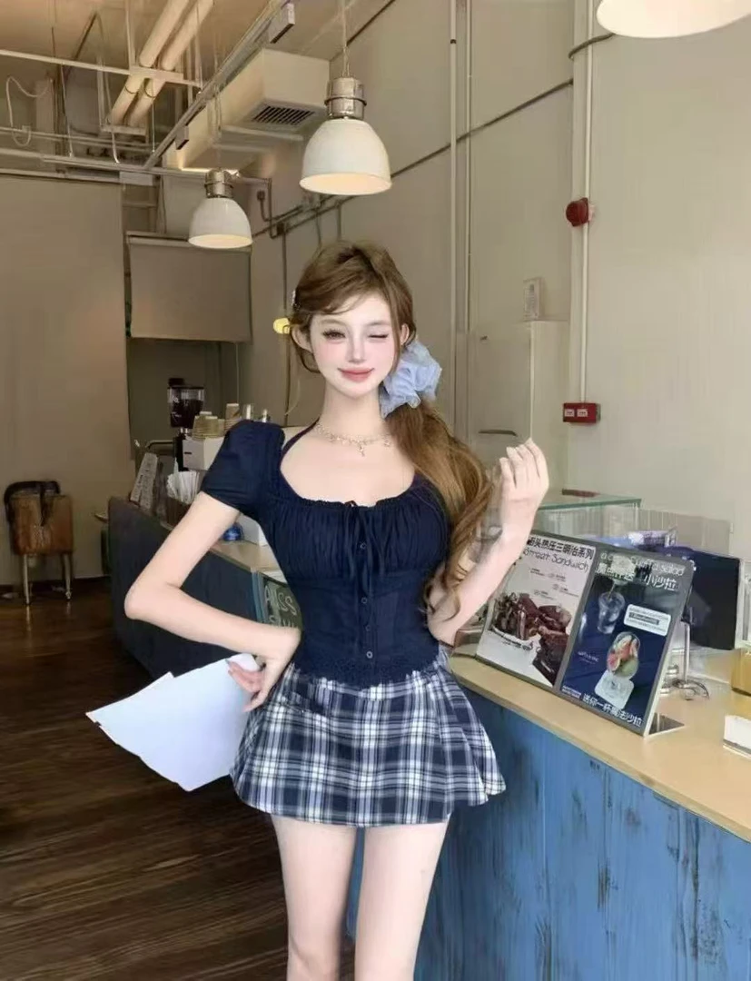 【莹莹推荐】泡泡袖甜辣拼接蕾丝短款衬衫+格子半裙夏季新款套装