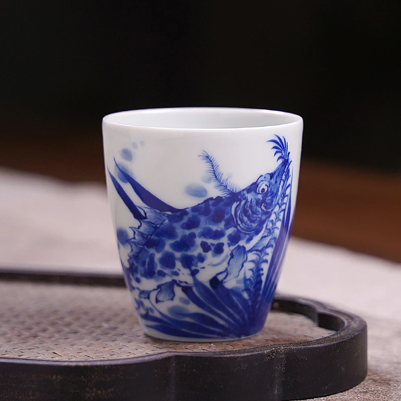 陶瓷茶器具景德镇纯手绘釉下彩青花鳜鱼藻全手工闻香杯桂鱼手握杯