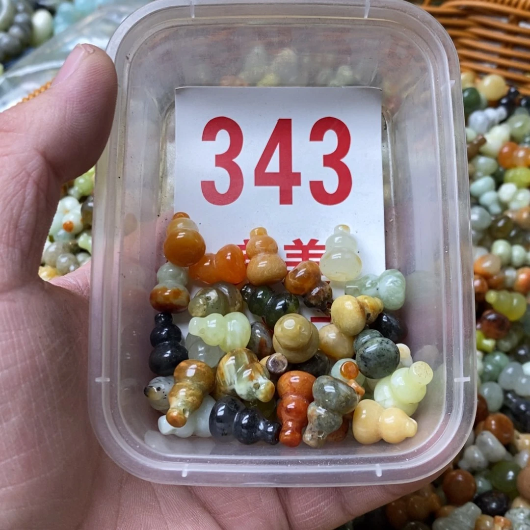 蛇纹石玉挂坠未镶嵌