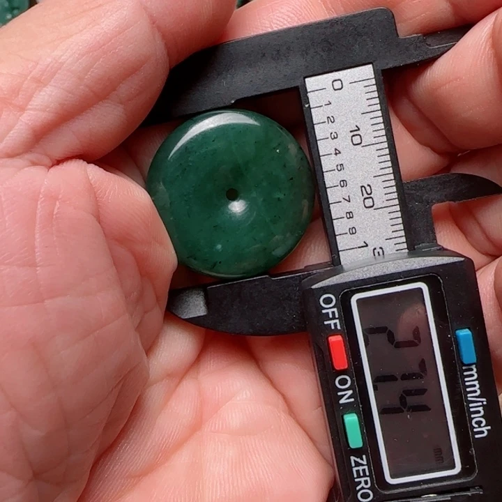 独山玉未镶嵌颈饰