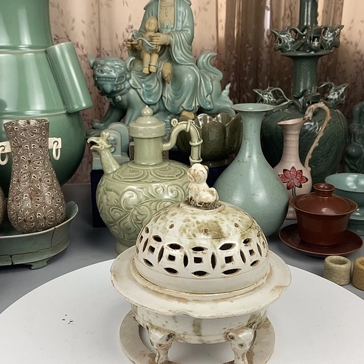 邢窑香薰炉一件。  漏了