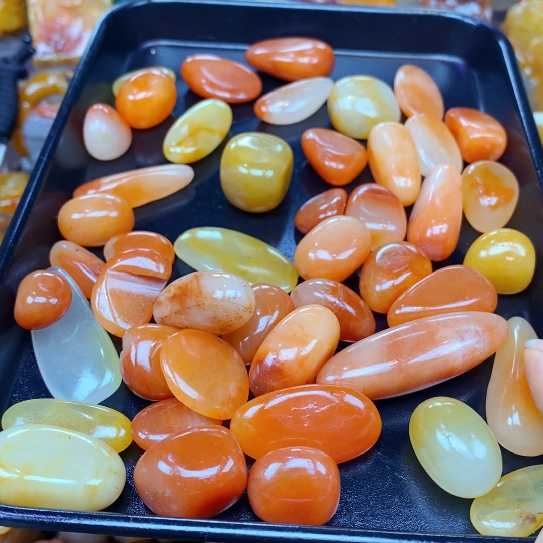 未镶嵌石英质玉（黄龙玉）颈饰
