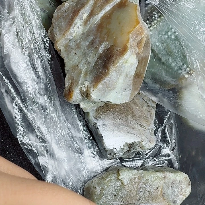 老***龙和田玉（糖玉）未镶嵌珠宝半成品