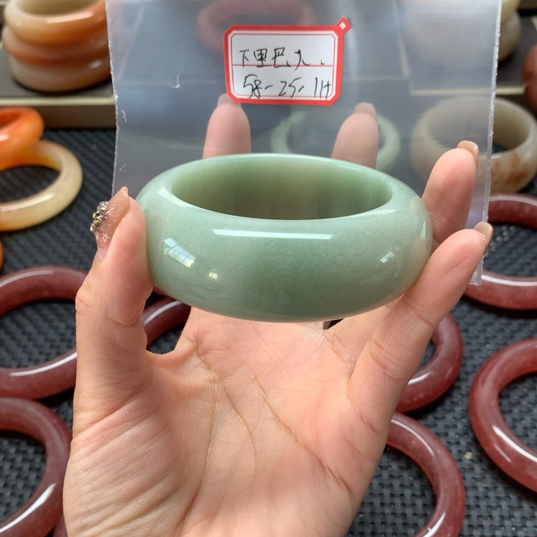 下***人石英岩玉未镶嵌手镯