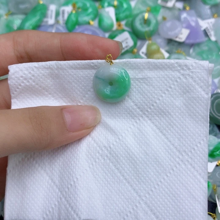 翡翠18K金镶嵌颈饰111111111