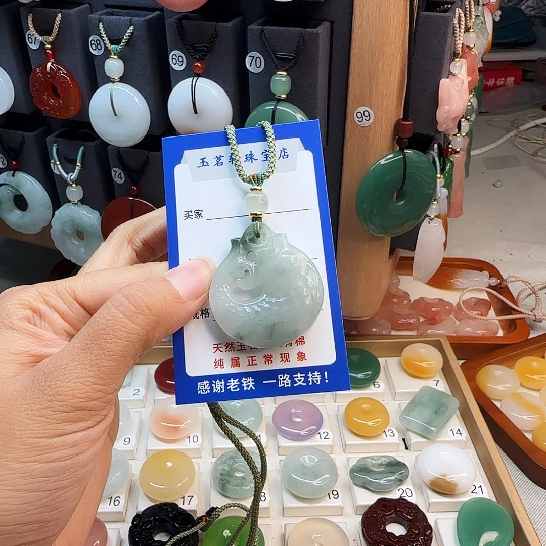 石英质玉未镶嵌颈饰