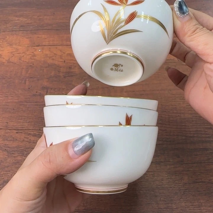 一个瓷器哈哈哈在