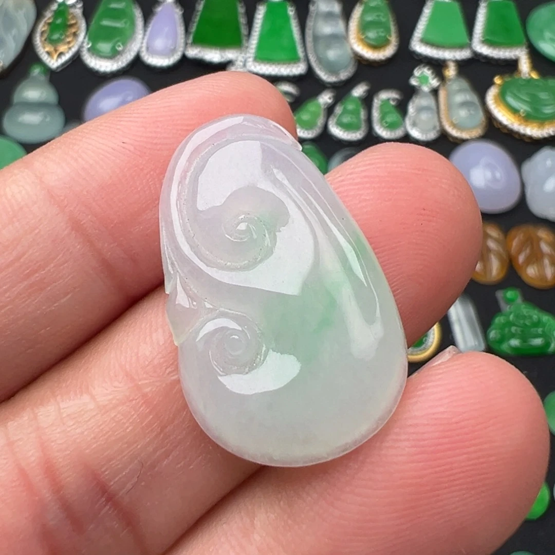 翡翠未镶嵌颈饰如意26.6