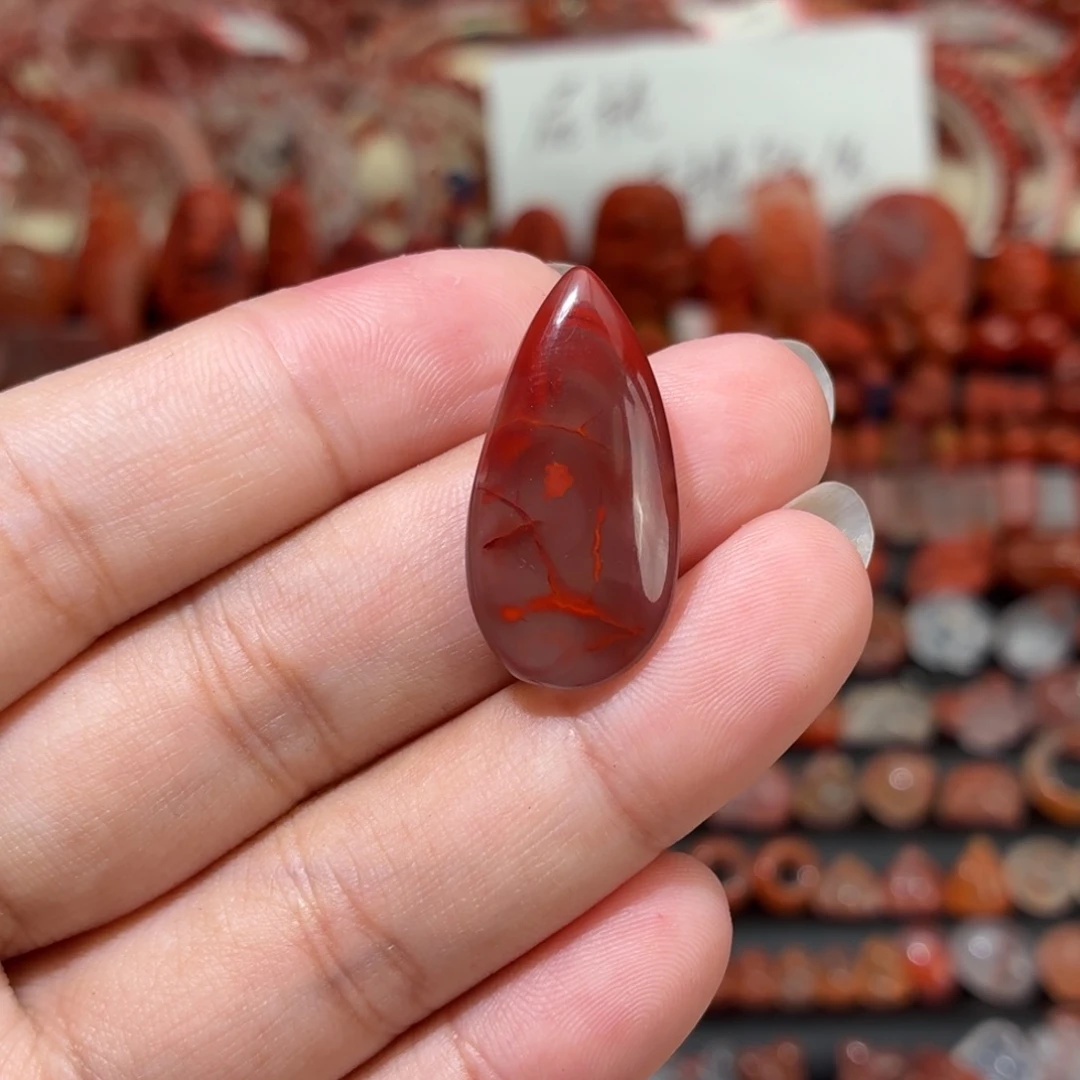 南红玛瑙未镶嵌颈饰水滴牌