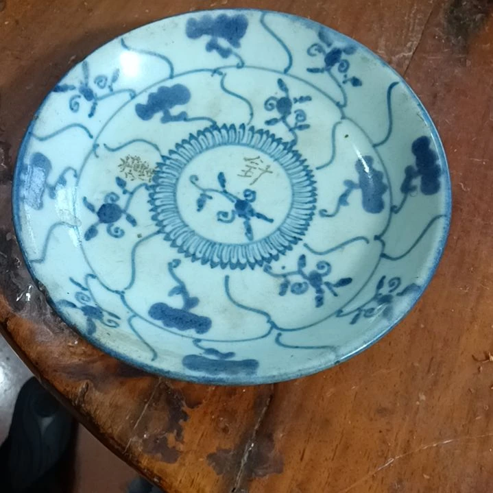 瓷青花小盘子有点小瑕疵