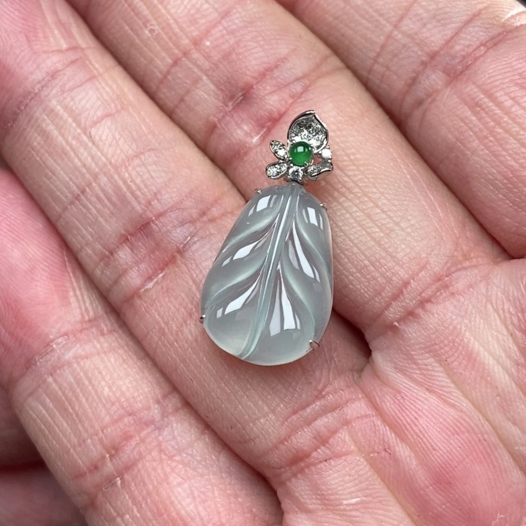 颈饰18K金镶嵌翡翠叶子