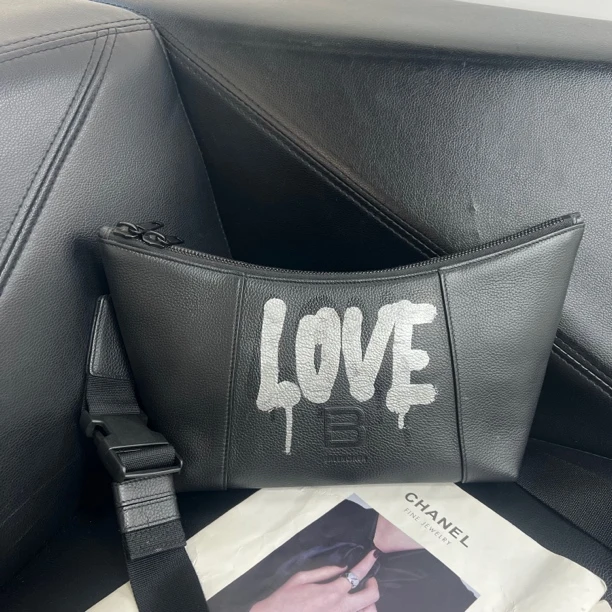 95新 Balenciaga/巴黎世家 捐金沉珠/涂鸦黑色单肩