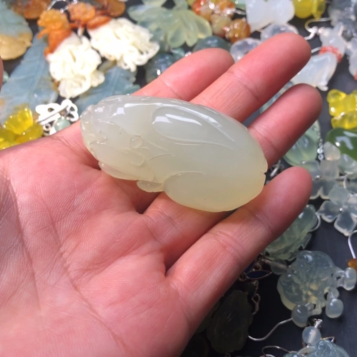 蛇纹石玉未镶嵌耳坠