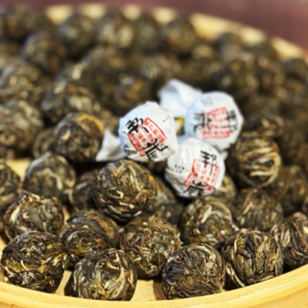 云南普洱邦崴古树生茶龙珠（农家自种）