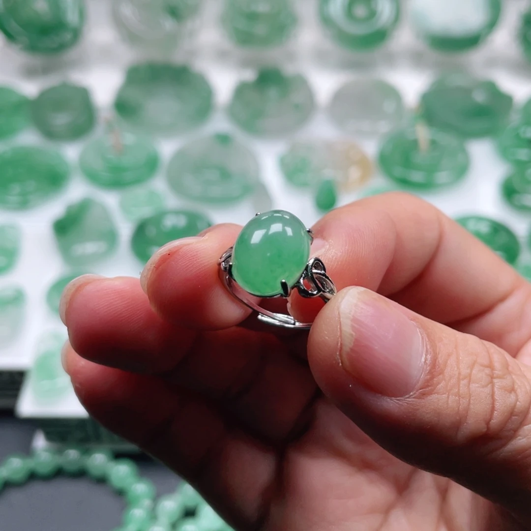 阳***光石英质玉（非洲翠）未镶嵌戒指