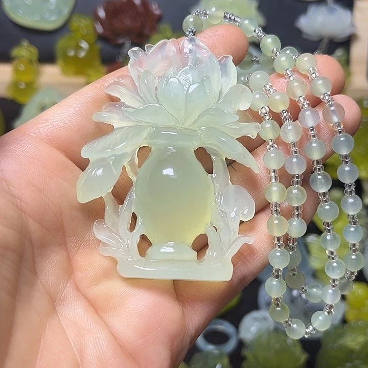 蛇纹石玉未镶嵌颈饰