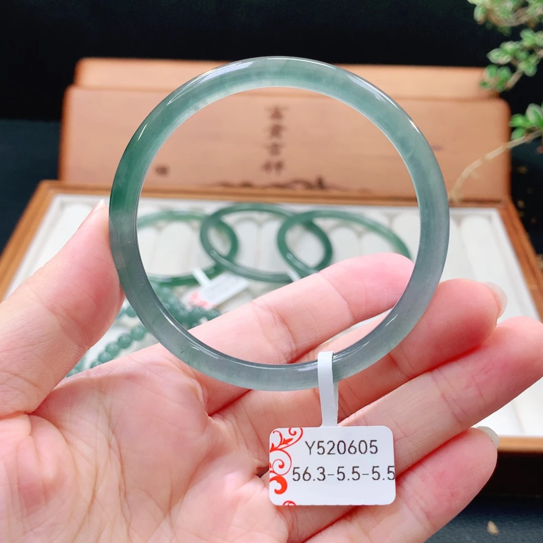 翡翠手镯（圆镯）未镶嵌