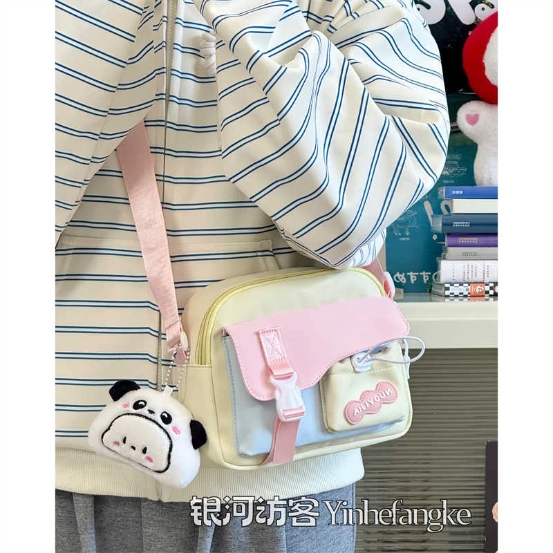 可爱学生出游包包女夏日多巴胺高颜值少女百搭斜挎小包轻便手机包