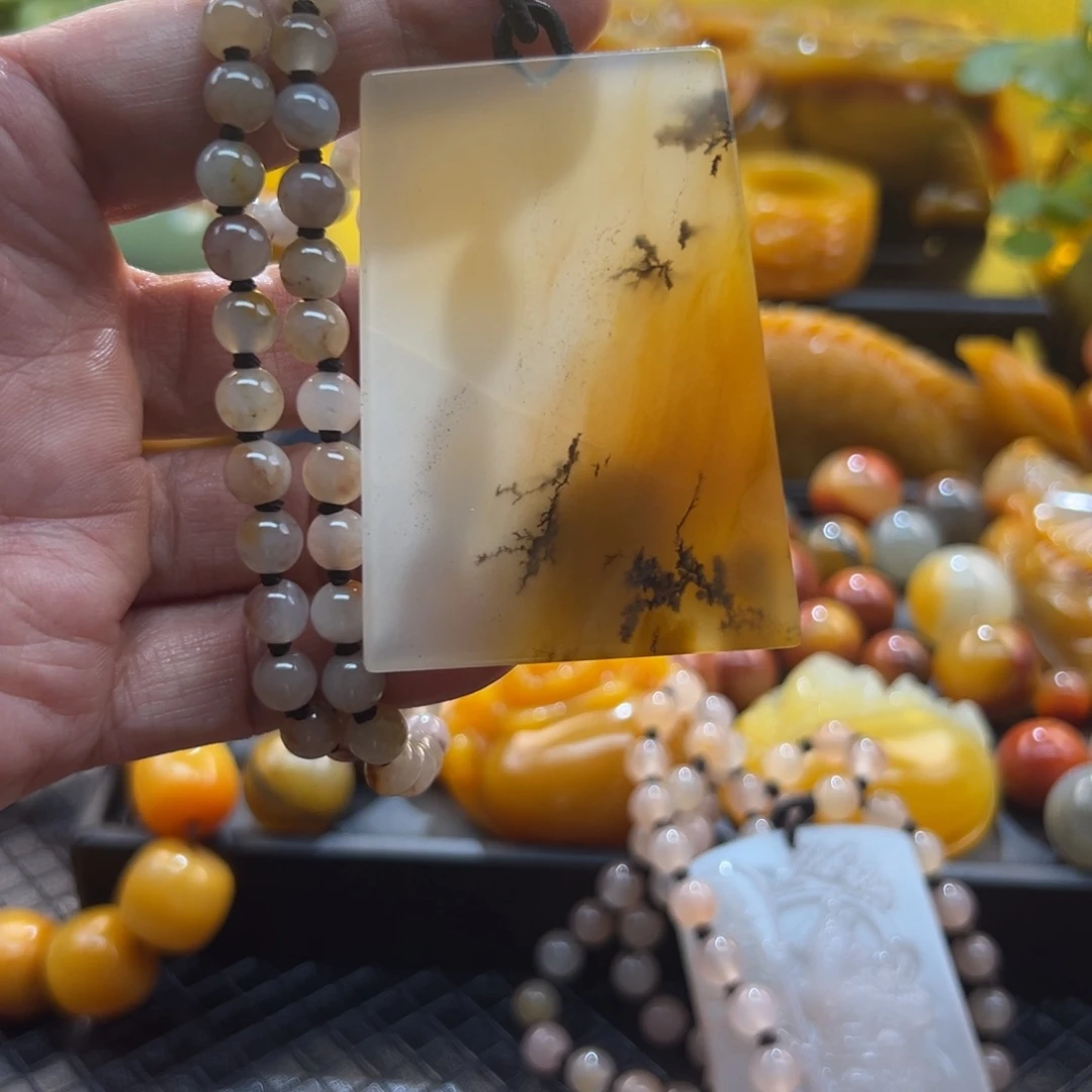 石英质玉未镶嵌颈饰