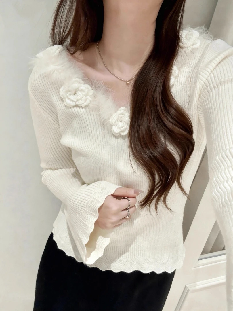职业阿玛诗官2025秋冬新款立体花朵喇叭袖V领针织打底衫内搭上衣