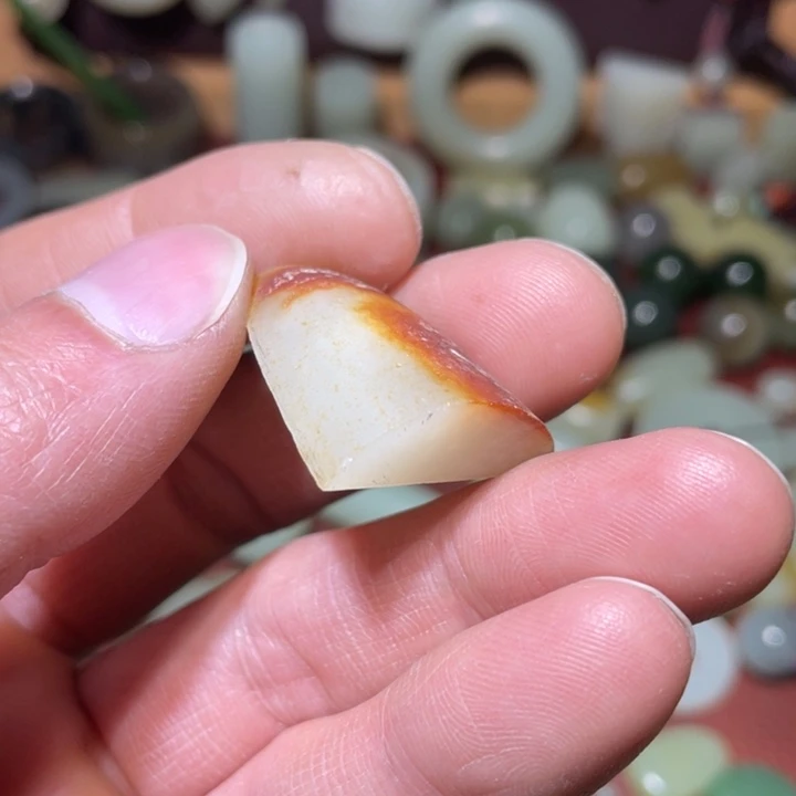 和田玉吊坠(不含链)未镶嵌土**。