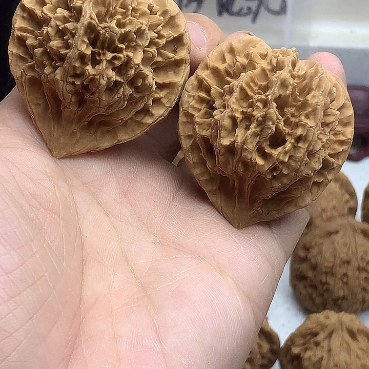 文玩核桃吊坠44桃心珊瑚纹