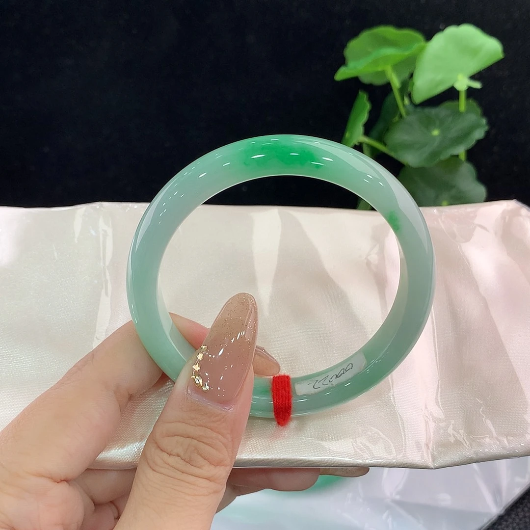 翡翠手镯未镶嵌正58