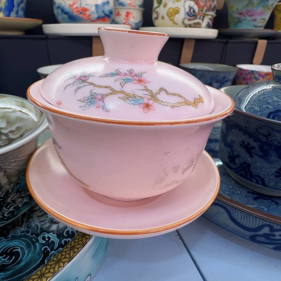 这些盖碗很漂亮我很喜欢！！