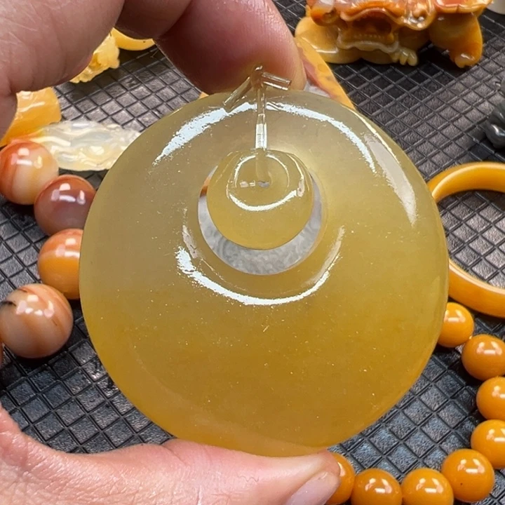 石英质玉（黄龙玉）颈饰未镶嵌