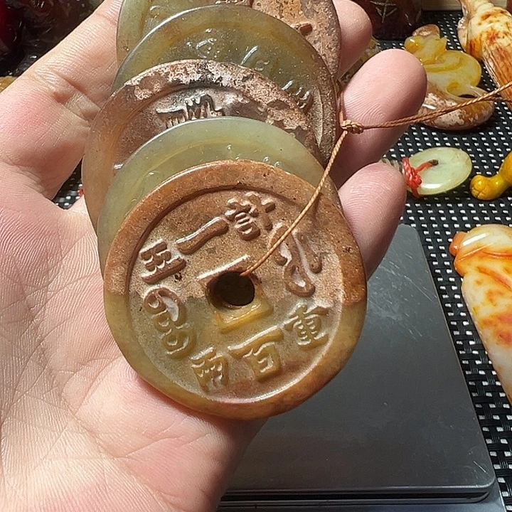 未镶嵌和田玉（糖玉）挂件